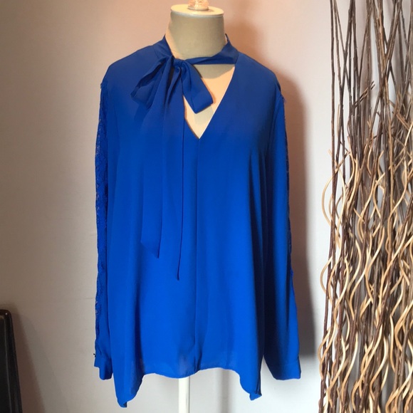 Vince Camuto Tops - Vince Camuto tie neck blouse